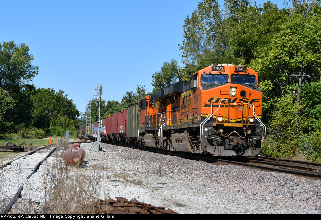 BNSF 7483